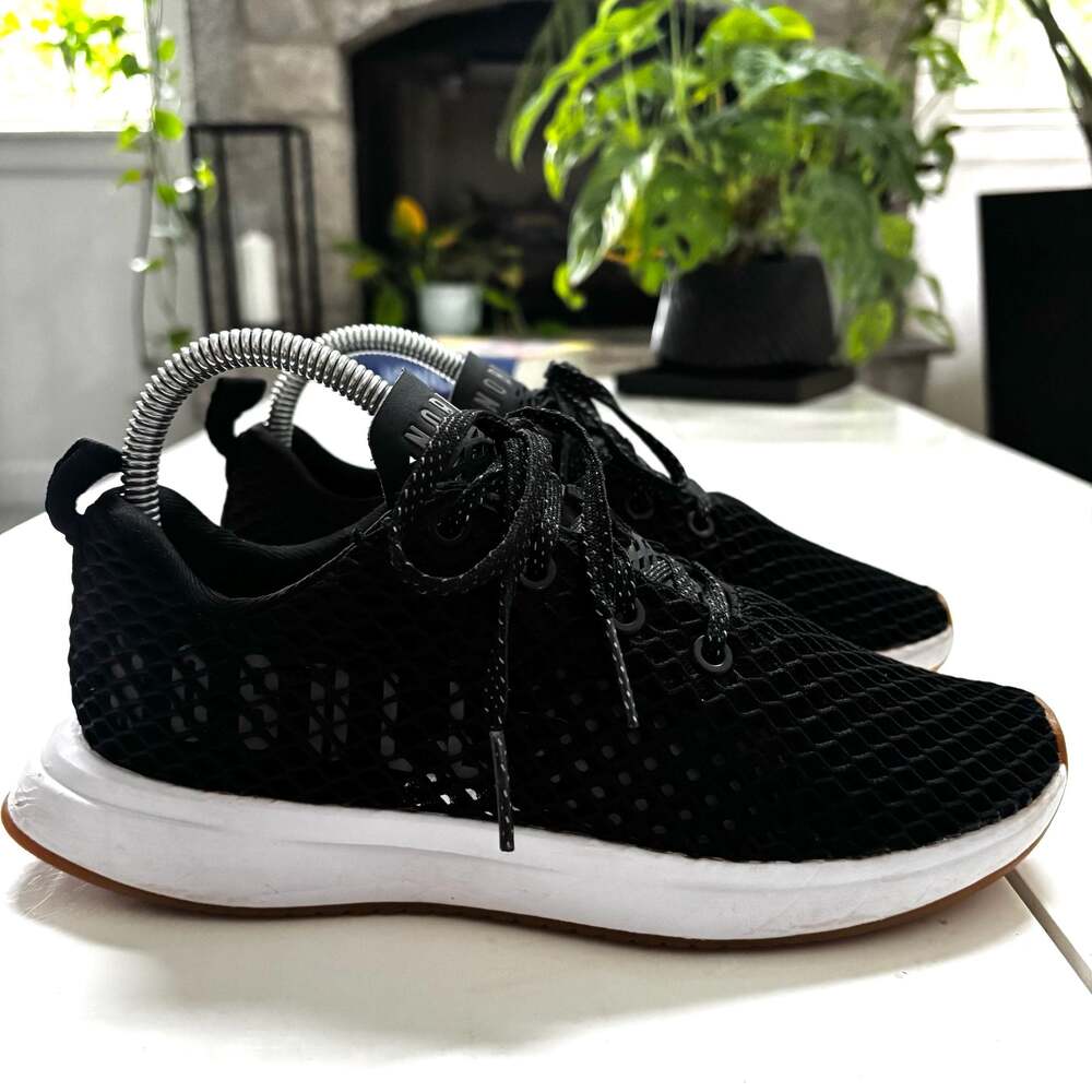 NOBULL Diamond Mesh Runner Sneakers in Black and White Womens 6.5